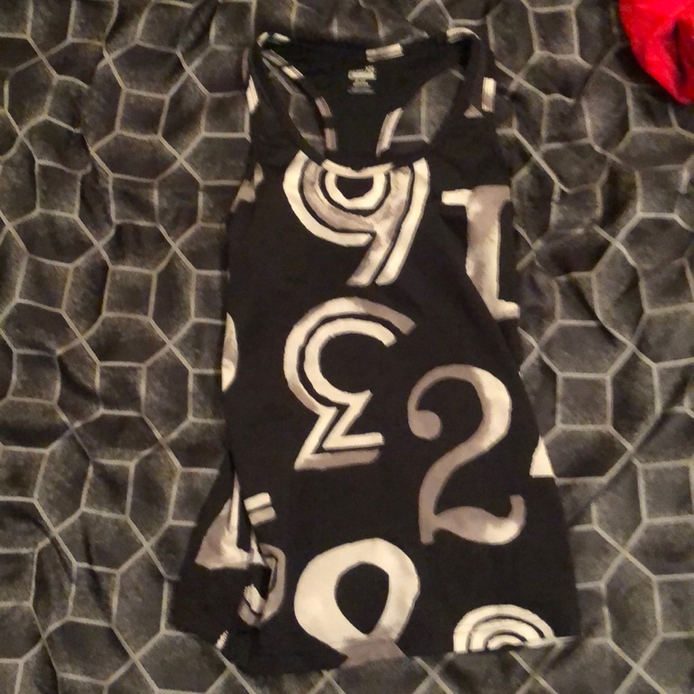Women’s workout top